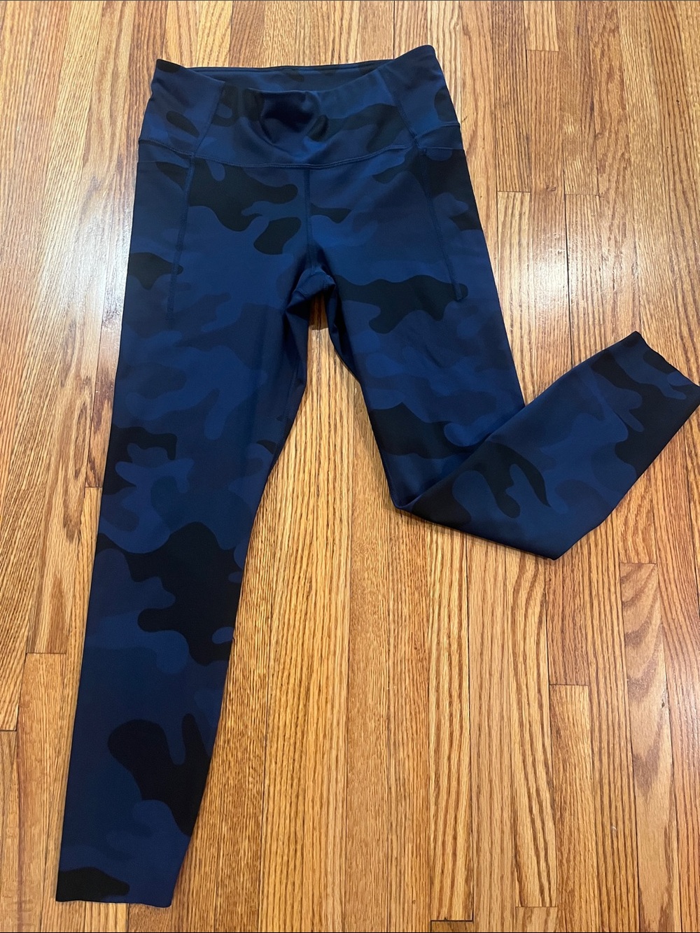 GAPfit Womens Navy Blue Camo Leggings - High-Waist Active Bottoms